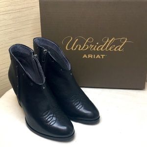 Ariat Kaelyn size 6.5 B booties